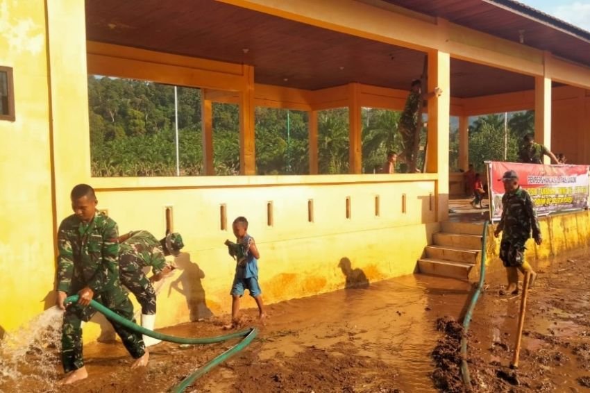 Dari Lumpur ke Layak Pakai, Aksi Bersih-Bersih TMMD di Sarasi