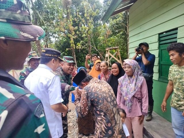 Gunting Pita Rumah TMMD, Air Mata Bahagia Warga Tapsel Pecah
