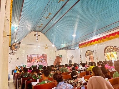 Ibadah Minggu di Sangkunur, Satgas TMMD dan Jemaat Bersatu dalam Kebersamaan