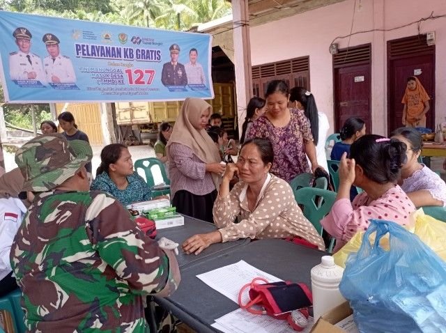 Sentuhan Humanis Satgas TMMD 127 Kodim 0212/Tapsel, Hadirkan Layanan KB untuk Warga