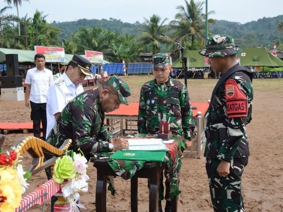 Prasasti Penutup TMMD ke-127 Tapsel Ditandatangani, Simbol Kolaborasi TNI dan Pemerintah Bangun Desa