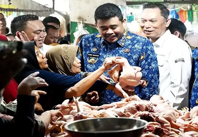 Jelang Idulfitri, Bobby Nasution Tinjau Harga Bahan Pokok di Pasar Sukaramai Medan
