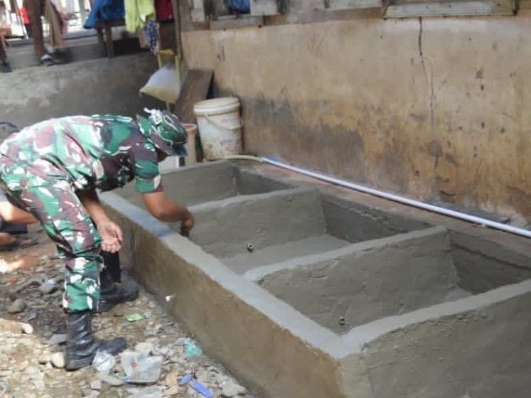 Tangan Dingin Satgas TMMD: Dari Senjata ke Semen demi Kolam Ikan Warga Sangkunur