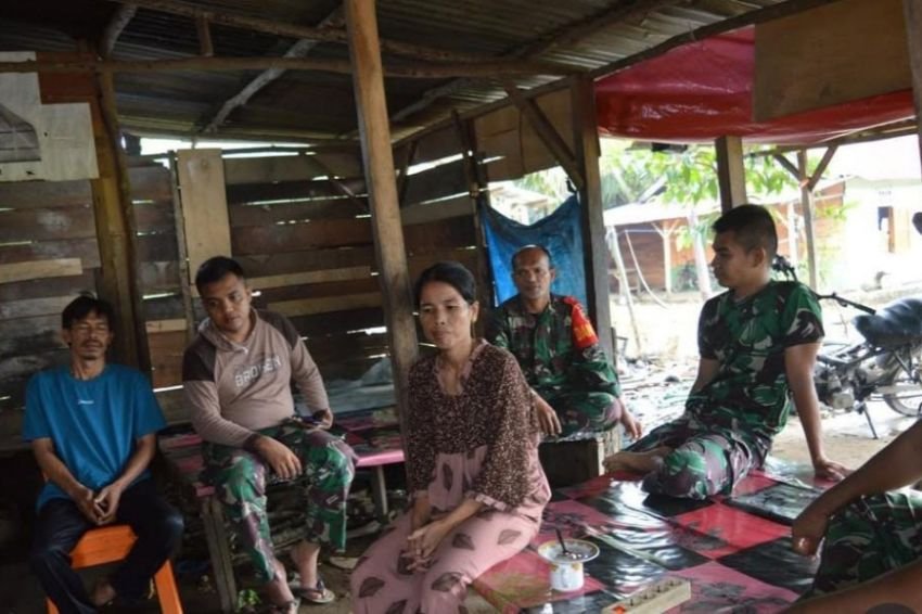 Ngopi Bareng Warga, Satgas TMMD 127 Pererat Kedekatan di Sangkunur