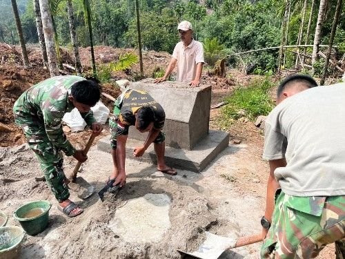 Simbol Pengabdian TNI, Satgas TMMD Kodim 0212/TS Bangun Tugu di Pasir Bidang