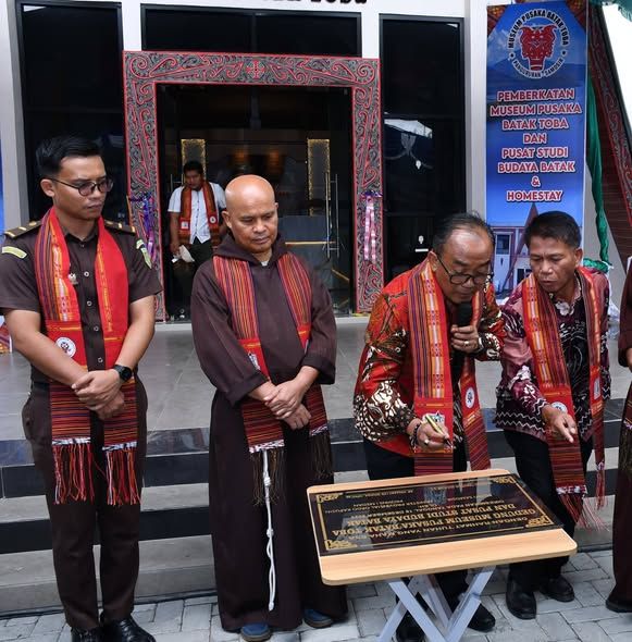 Wabup Samosir Resmikan Museum Pusaka Batak Toba dan Pusat Studi Budaya