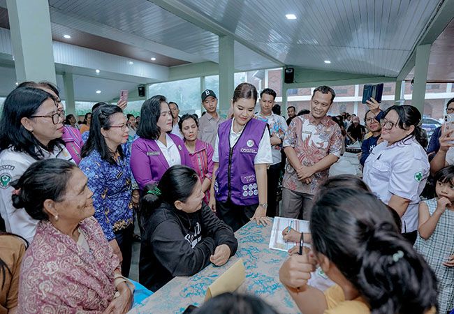 Kahiyang Ayu Tinjau Posyandu di Samosir, Tekankan Kolaborasi Tingkatkan Kesehatan Ibu dan Anak