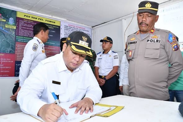 Bupati Samosir Tinjau Pos Nataru, Pastikan Pengamanan dan Pelayanan Wisatawan Optimal