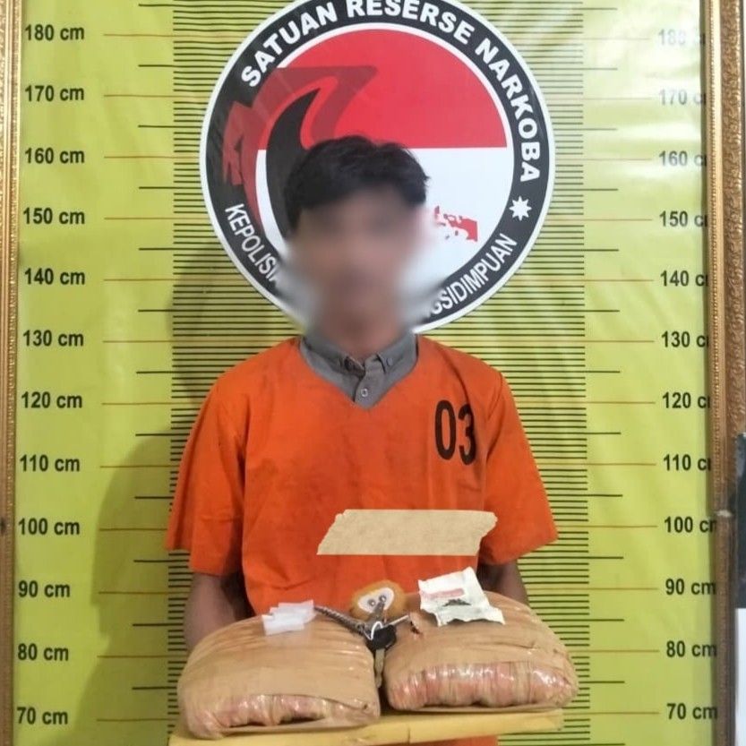 Dua Kilogram Ganja Disembunyikan dalam Jok Motor, Pemuda 22 Tahun Ditangkap