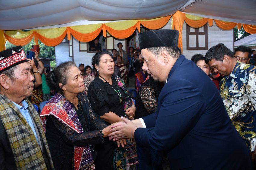 Bupati Samosir Pimpin Upacara Kenegaraan Pemakaman Camat Palipi Roberd Sinaga