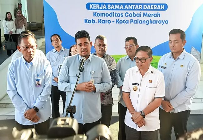 Bobby Nasution Lepas Pengiriman 1,05 Ton Cabai Merah Karo ke Palangkaraya
