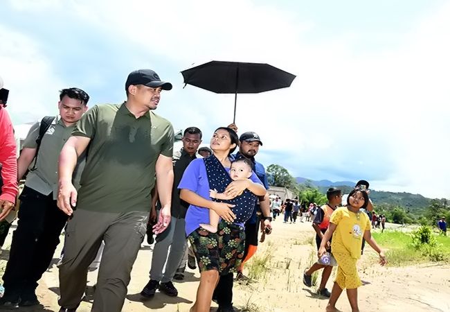 Tinjau Lokasi Banjir Bandang di Tapanuli Tengah, Bobby Nasution Percepat Pembangunan Bronjong dan Relokasi Warga Terdampak