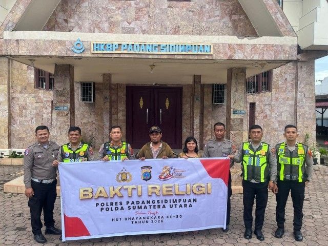Sambut HUT Bhayangkara ke-80, Satlantas Polres P.Sidimpuan Gelar Bakti Religi di Gereja HKBP Kota