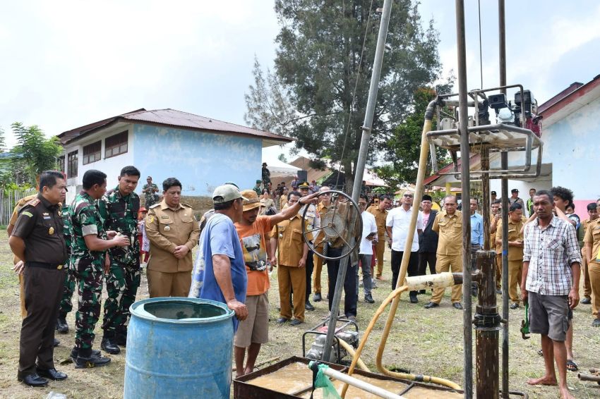 Sinergitas dengan TNI, Bupati Samosir Bersama Dandim 0210/TU Launching 30 Sumur Bor Bantuan KASAD, Wujud Kepemimpinan Kolaboratif Menjawab Kebutuhan A