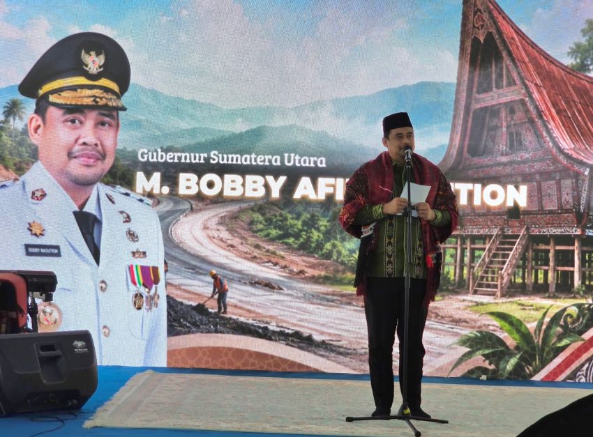 Bobby Nasution Tegaskan Pembangunan Jalan Sipiongot untuk Akhiri Keterisolasian, Warga Beri Upah-upah sebagai Bentuk Syukur