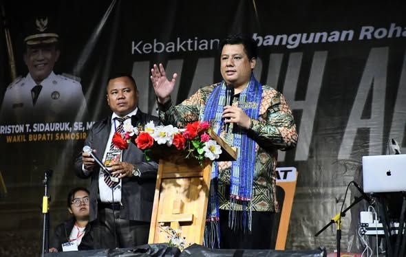Ribuan Jemaat Ikuti KKR di Water Front City Pangururan, Bupati Samosir: Pembangunan Rohani Sama Pentingnya dengan Infrastruktur