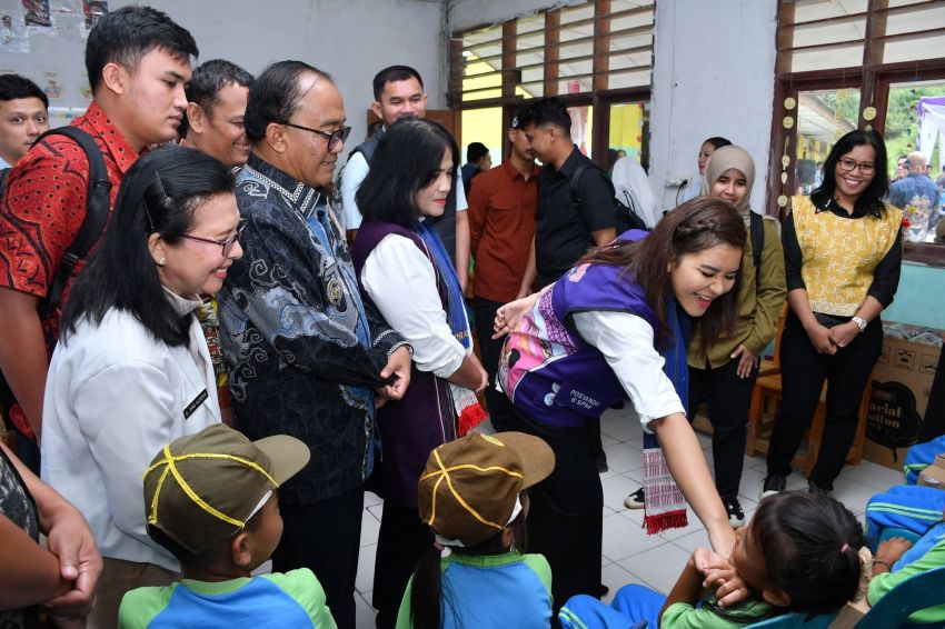 Dua Hari di Samosir, Ketua Pembina Posyandu Sumut Kahiyang Ayu Pastikan Pelayanan Posyandu Berjalan Optimal