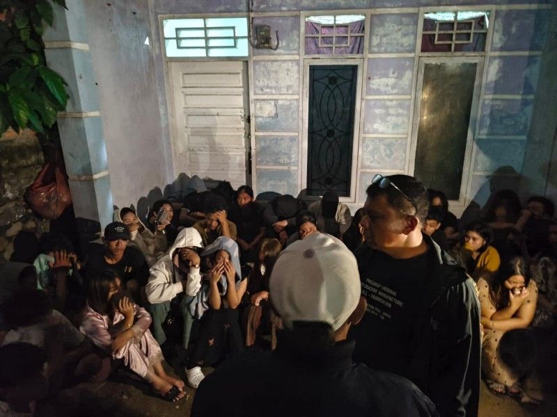 Geger Tengah Malam! Ratusan Warga Kepung Rumah Kos di Kompleks DPR, 43 Orang Digelandang ke Polres