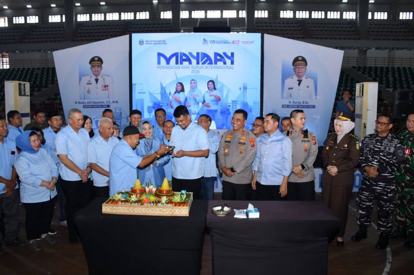 May Day, Pemkab Samosir Terima 502 BPJS Ketenagakerjaan untuk Pekerja Rentan dari Gubernur Sumut