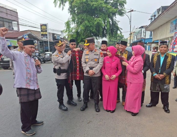 Disambut Prosesi Mangulosi, AKBP Noval Nanusa Siap Mengabdi untuk Masyarakat P.Sidimpuan
