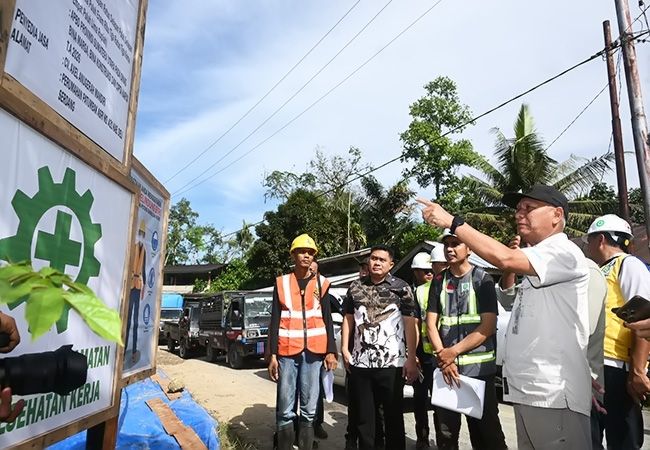 Wagub Sumut Surya Pastikan Pembangunan Bronjong Jalan Miga-Lolowua Berjalan Sesuai Rencana
