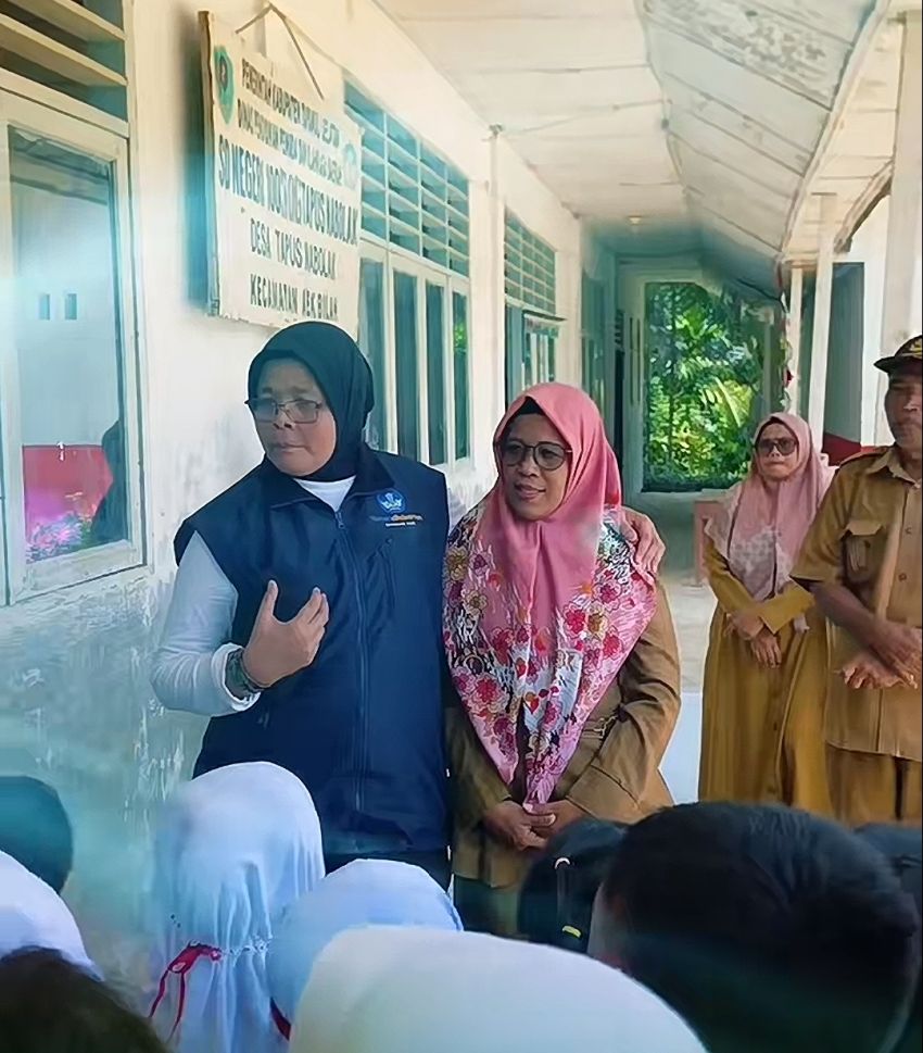 Tempuh 5 Jam dengan Medan Berat, Kadisdik Tapsel Sambangi Sekolah Terpencil di Tapus Nabolak
