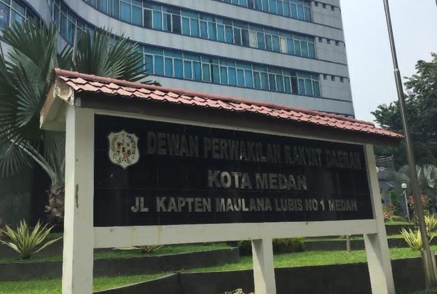 Tiga Kendaraan di Rumah Ketua DPRD Medan Saat Pohon Tumbang, Sekretariat Jelaskan Statusnya