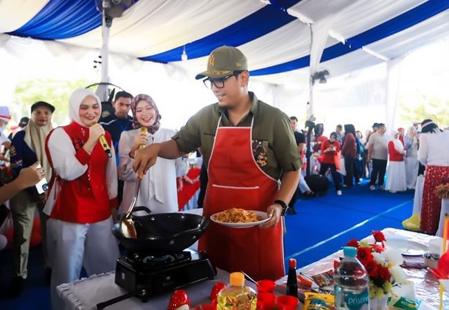 Rico Waas dan Zakiyuddin Turun ke Dapur, Lomba Nasi Goreng Meriahkan Semarak Korpri di Medan