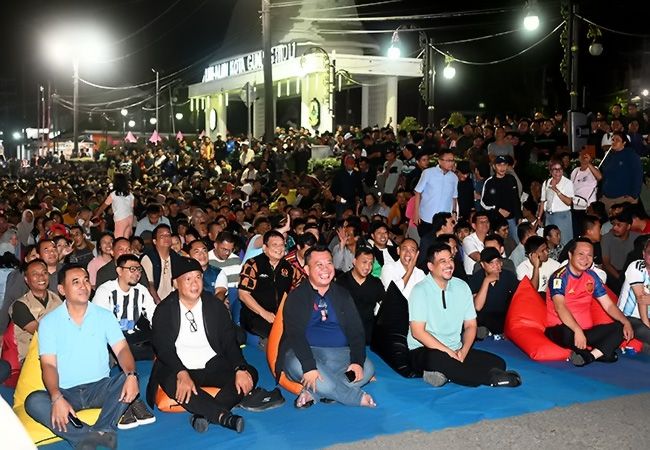 Ribuan Warga Nias Nobar Final Piala Dunia Bersama Gubernur Bobby