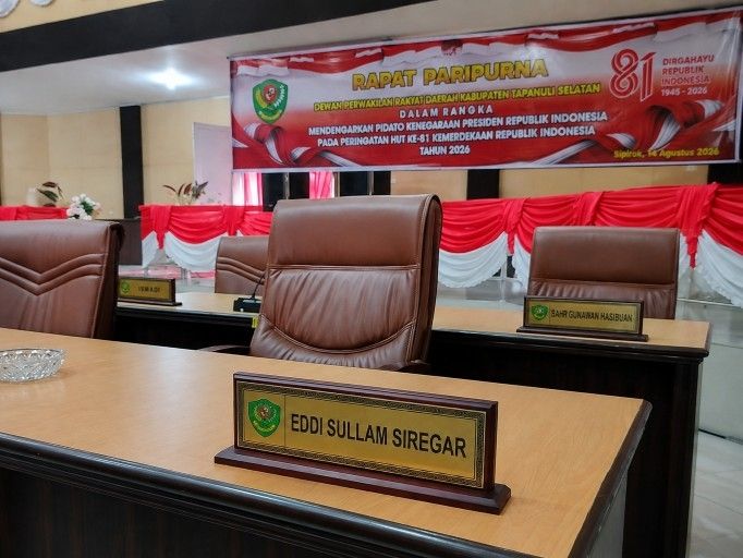 Nama Eddi Sullam Masih Tercantum di Meja Paripurna, Sekwan DPRD Tapsel: &ldquo;Akan Kita Singkirkan&rdquo;