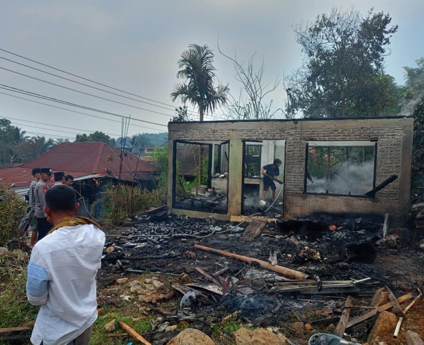 Rumah Warga di Sipirok Terbakar Siang Hari, Kerugian Ditaksir Rp100 Juta