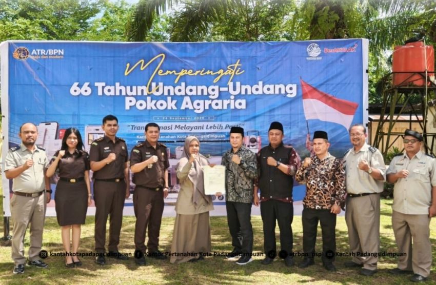 Kantah P.Sidimpuan Serahkan Sertipikat Aset Kejari dan Tanah Wakaf, Agustina Harahap: Perkuat Kepastian Hukum