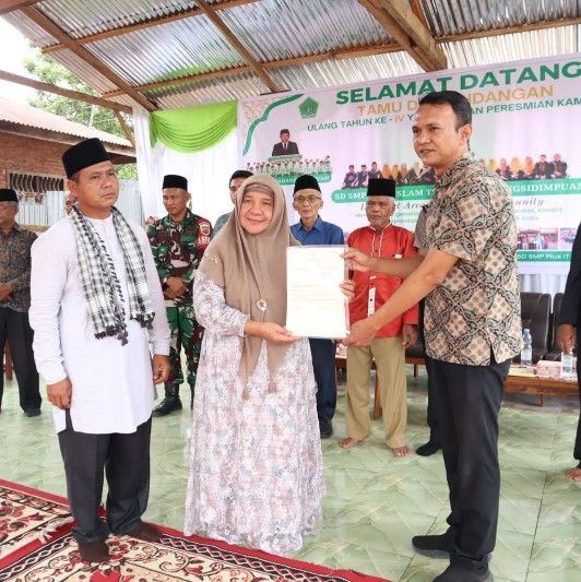 Kantah P.sidimpuan Serahkan Sertipikat Tanah Wakaf Yayasan Pendidikan SD SMP Plus IT