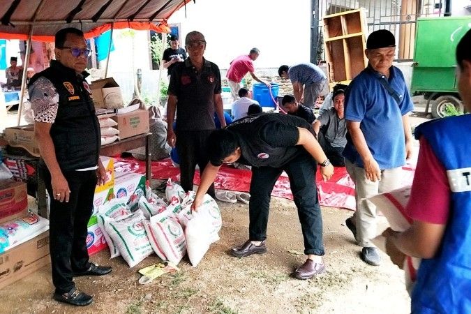 Di Tengah Musibah Kebakaran, Satresnarkoba Polres P.Sidimpuan Salurkan Sembako