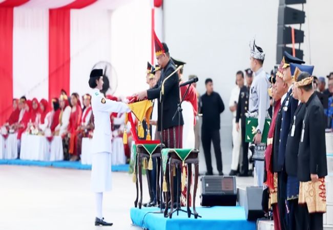 Bobby Pimpin Upacara HUT RI dari Tengah Lapangan, Tekankan Inflasi dan Pemerataan