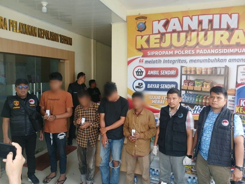 Gerebek Sarang Narkoba di P.Sidimpuan, Pelajar 16 Tahun Positif Ganja