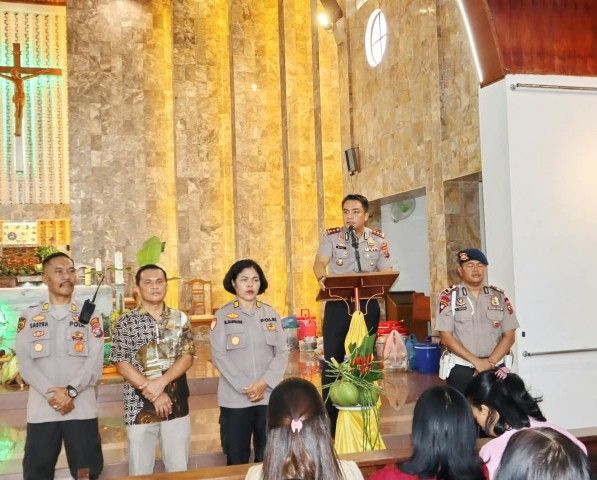 Kapolres P.Sdimpuan Sambangi Gereja, Ajak Umat Perangi Narkoba dan Jaga Kamtibmas